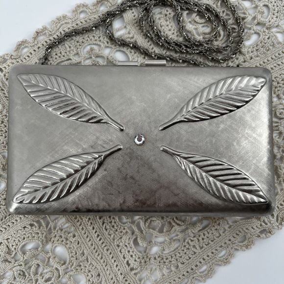 Vtg Feather Leaf Embossed Brushed Silver Metal Kiss Lock Small Chain Purse 7”x4” - Picture 1 of 16